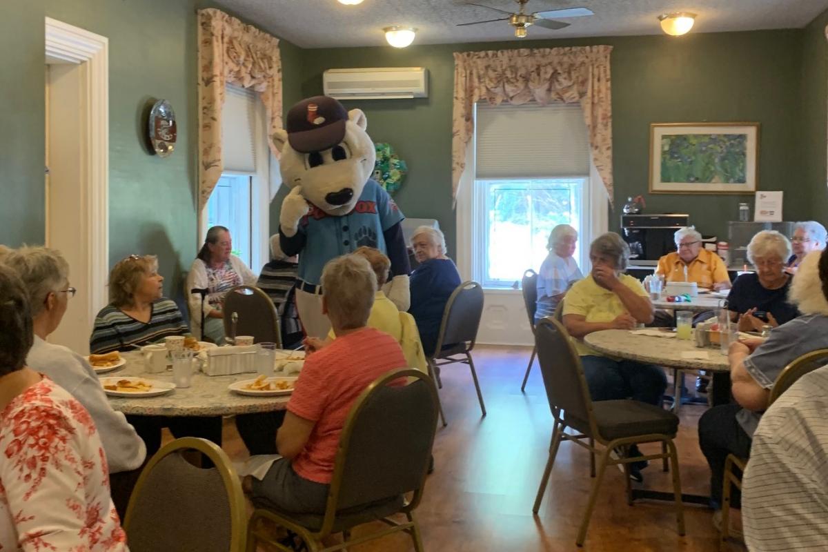 Paws visits dealing meal time.